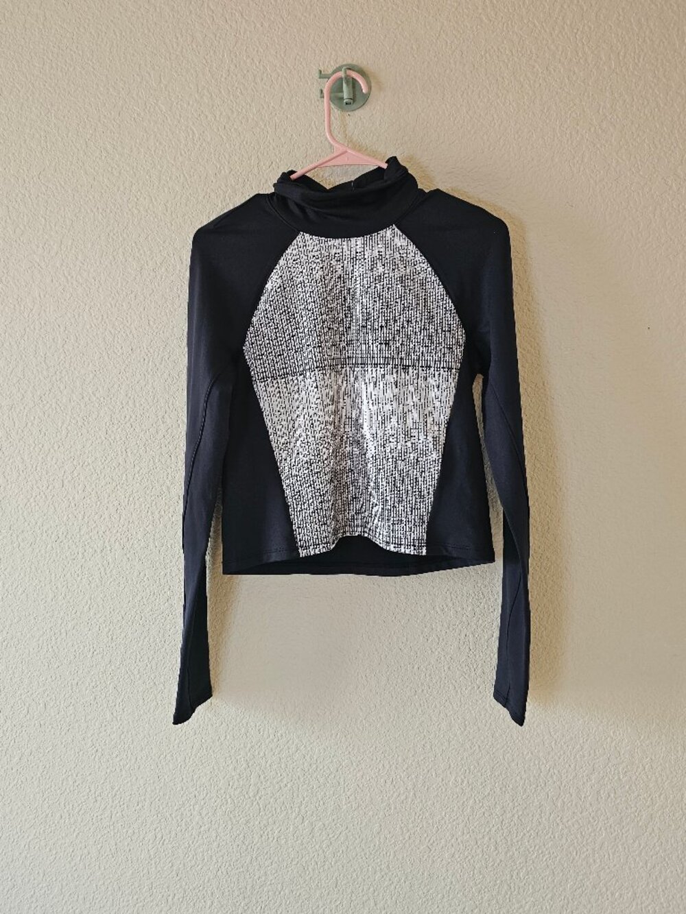 Under Armour long sleeve tee size XS